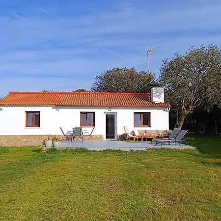 Casa De Campo En Urbanizacion *
